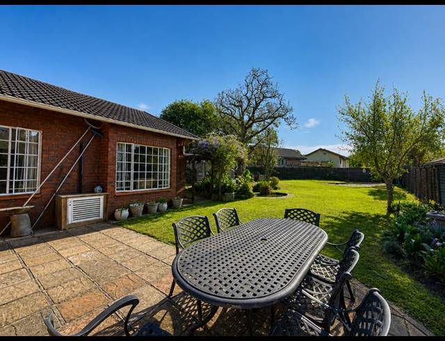 4 BEDROOM TOWNHOUSE FOR SALE IN SCOTTSVILLE